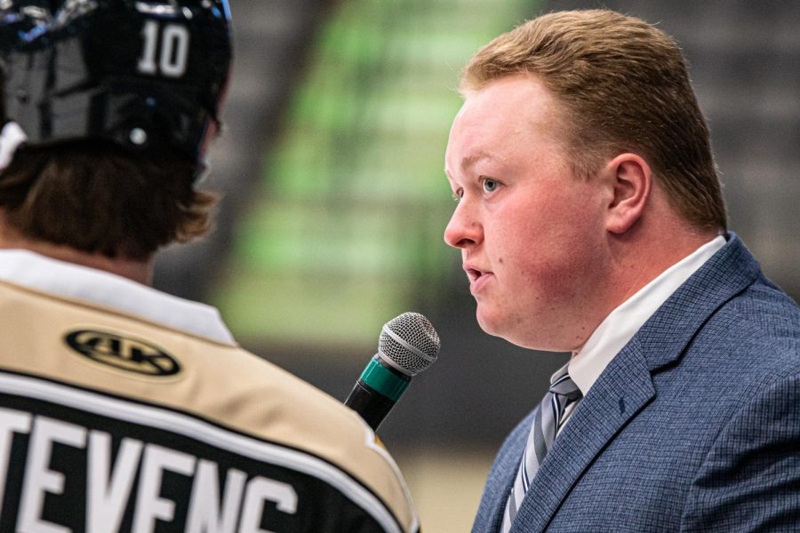 Isaac+speaking+with+Hockey+players+at+a+Nailers+game.